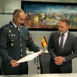 El Cabo Primero de la Guardia Civil, Pedro Antonio Andreo, recibe la Cruz de Plata del Mérito Civil.