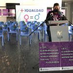 Lectura de manifiesto y minuto de silencio por las víctimas de violencia de género.