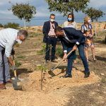 El proyecto El Piular de Miriam en el paraje de El Pasico, cuenta con una higuera de la originaria de la Casa Museo de Miguel Hernández.
