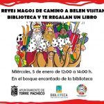 Los Reyes Magos visitan la biblioteca y regalan libros.