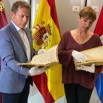 Acto de donación de dos libros manuscritos que conforman el expediente de hidalguía de Mateo de Egea Hernández.