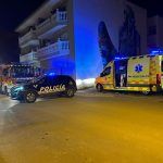 La Policía Local de Torre Pacheco evacua un edificio por el incendio de un vehículo en el sótano.