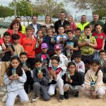 Torre Pacheco celebra el Día del Árbol con una plantación con escolares en la Plaza Paco Rabal de Roldán.